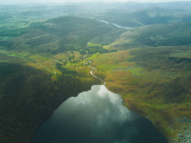 lough tay, co. wicklow, ireland. - mountain valley river water imagens e fotografias de stock