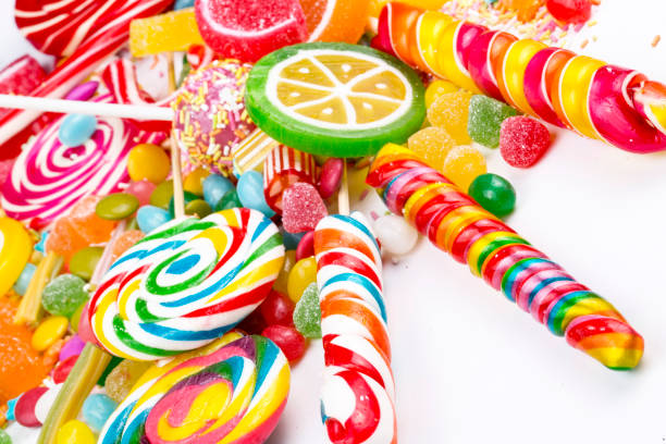 sucettes colorées et couleur différente autour des bonbons. vue de dessus. - 13414 photos et images de collection