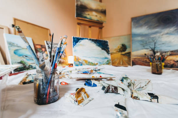 istock Painting kit and colors 1053974922