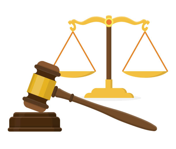 ilustrações de stock, clip art, desenhos animados e ícones de law golden wood gavel hammer with scale flat design - weight scale scale balance legal system