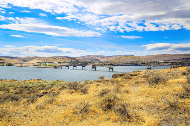 istock Vantage Bridge in Washington-USA 1054087848