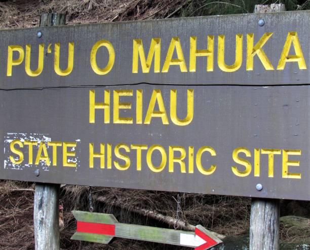 Puʻu o Mahuka Heiau State Historic Site on the North Shore of Oʻahu is the largest heiau on the island, covering 2 acres on a hilltop overlooking Waimea Bay and Waimea Valley. Puʻu o Mahuka means 'Hill of Escape'. Hawaiian legends have it that from this point, Pele (Volcano Goddess) leaped from Oahu to the next island, Molokai. From its commanding heights, sentries could once monitor much of the northern shoreline of Oʻahu, and even spot signal fires from the Wailua Complex of Heiaus on Kauaʻi, with which it had ties. It was designated a National Historic Landmark in 1962, when it became the center of a 4-acre State park. It was added to the National Register of Historic Places in 1966. It dates back to the 17th century puʻu mahuka heiau state historic site en la orilla norte de oʻahu es el heiau más grande de la isla, que cubre 2 hectáreas en la cima de una colina con vistas a la bahía de waimea y waimea valley. puʻu o mahuka significa 'colina de escape'.