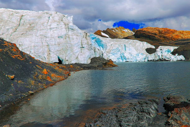 pastoruri 빙하와 눈 덮인 코 델라 블랑 카-앙 캐쉬 안데스, 페루 - mountain peru cordillera blanca mountain range 뉴스 사진 이미지