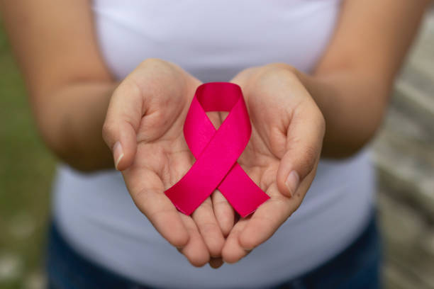 conciencia del cáncer mama - breast cancer awareness fotografías e imágenes de stock