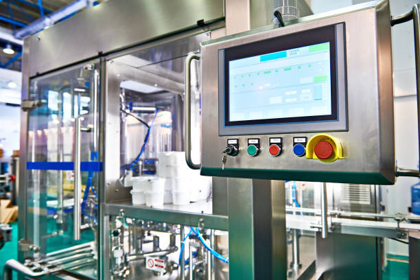 monitor panelu sterowania na przenośniku w fabryce żywności do pakowania - industrial equipment automated business push button zdjęcia i obrazy z banku zdjęć