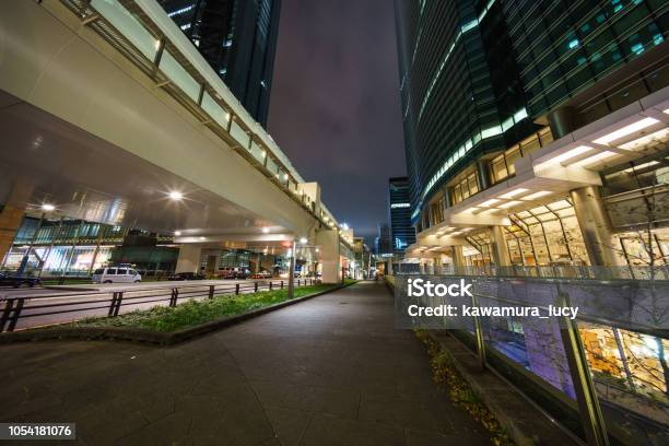 Vista Nocturna De Tokio Shiodome Foto de stock y más banco de imágenes de Aire libre - Aire libre, Arquitectura, Arquitectura exterior