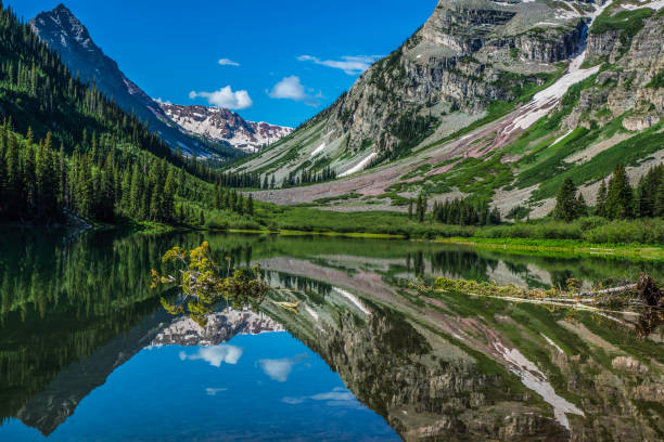 istock Crater Lake on the Hike From Maroon bells 1054188030