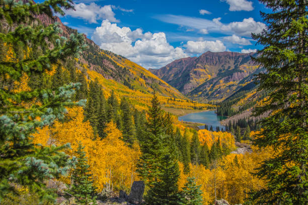 istock View of Maroon Lake During the Fall 1054188168