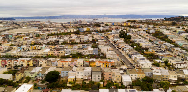 arerial ansicht reihe häuser, straßen und viertel von south san francisco kalifornien - san francisco bay area community residential district california stock-fotos und bilder