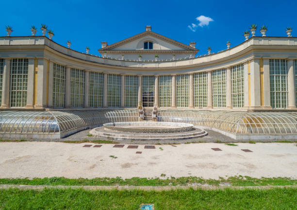 roma - il parco neoclassico di villa torlonia - tempio di saturno foto e immagini stock