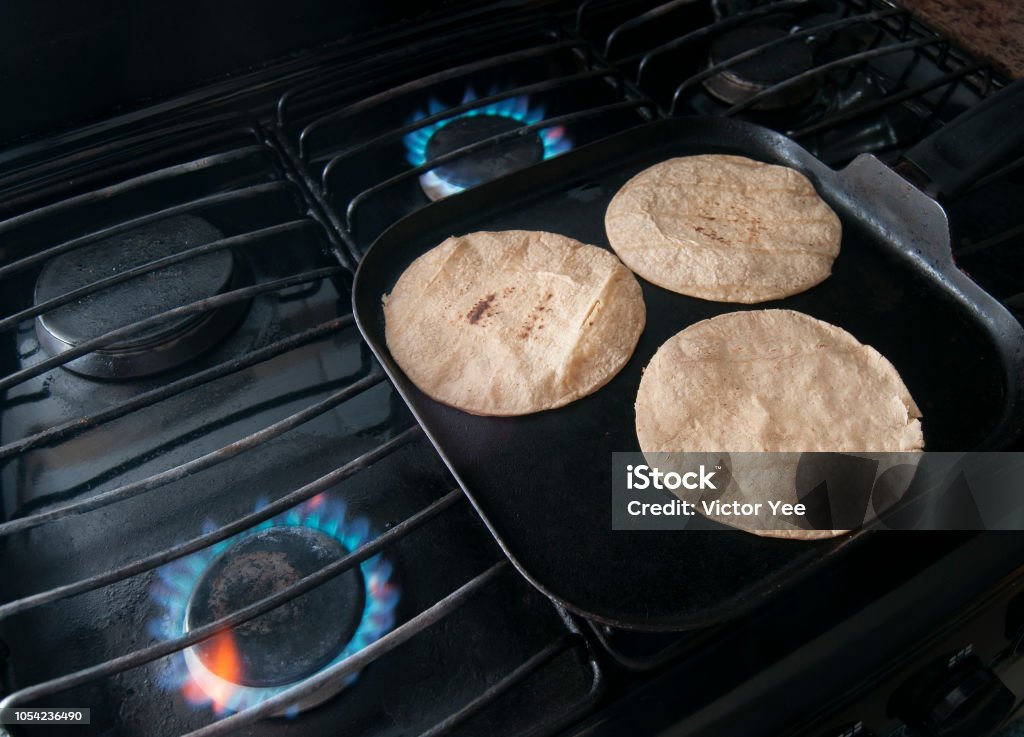 Warming Up Tortillas On Top Of A Comal Stock Photo - Download Image Now -  Tortilla - Flatbread, Corn, Fire - Natural Phenomenon - iStock