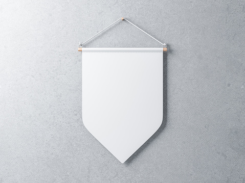 Banderín blanco colgado de una pared concreto gris photo