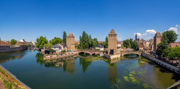 ストラスブールのカバード ブリッジの塔 - covered bridge ストックフォトと画像