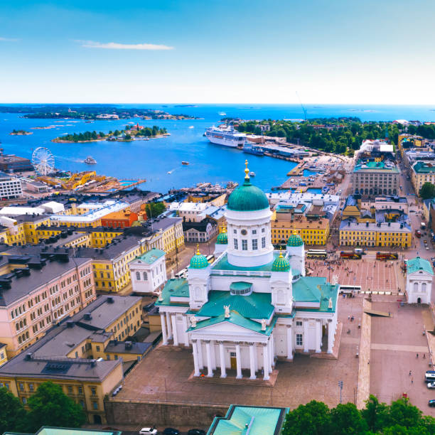 vista aérea catedral luterana de helsínquia - helsinki lutheran cathedral - fotografias e filmes do acervo