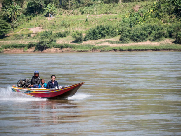 travel by speedboat - luang phabang laos thailand mekong river imagens e fotografias de stock