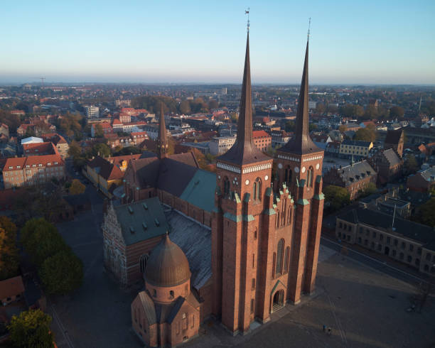덴마크에 있는 왕의 로스킬레 대성당 - roskilde 뉴스 사진 이미지
