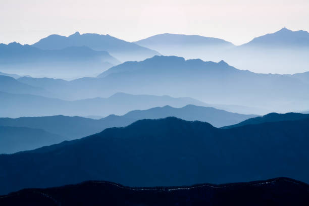 vd700 山の尾根 - mountain sky landscape non urban scene ストックフォトと画像