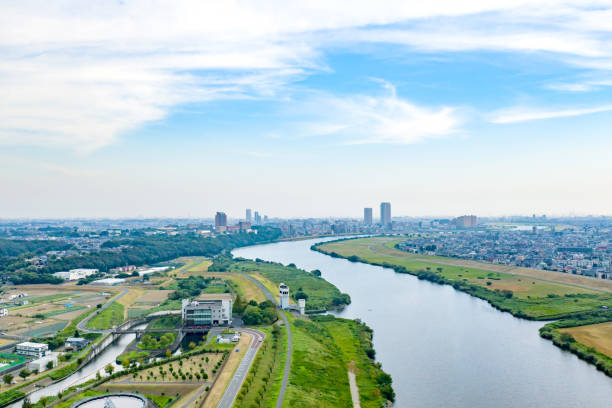 近代的な都市景観空撮。 - 河川 ストックフォトと画像