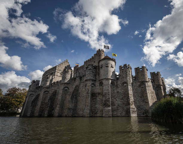 gravensteen - castle of the counts - gent, belgium - castle gravensteen imagens e fotografias de stock