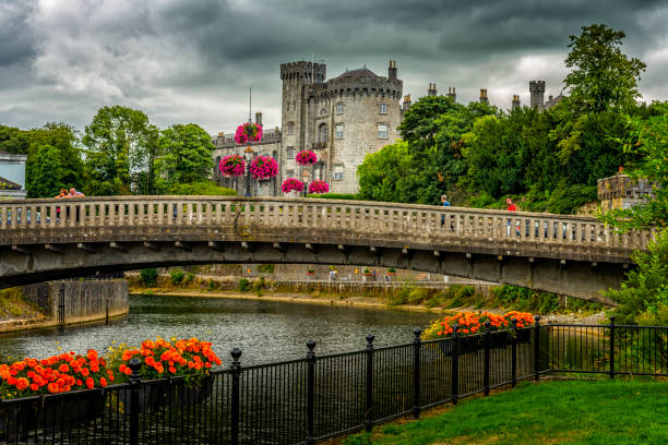 zamek kilkenny - kilkenny city zdjęcia i obrazy z banku zdjęć