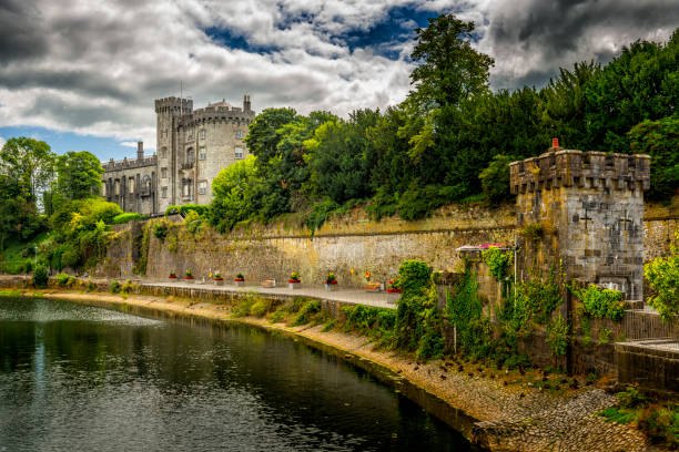 zamek kilkenny - kilkenny city zdjęcia i obrazy z banku zdjęć