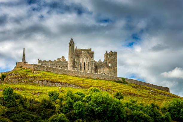 roccia di cashel - ancient wonder foto e immagini stock