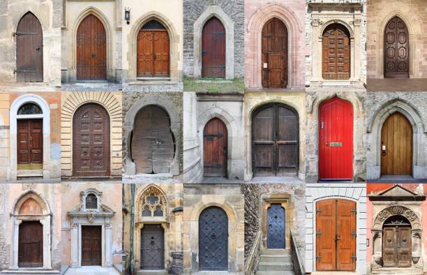 collage de portes médiévales - prague old door house photos et images de collection