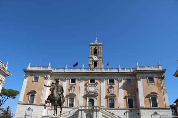 piazza del campidoglio en roma, italia - fontana della dea roma fotografías e imágenes de stock