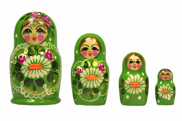 matruska muñecas sobre blanco - babushka russian nesting doll doll green fotografías e imágenes de stock