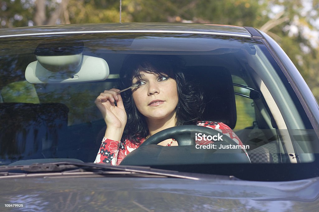 Make-up Frau Putting auf - Lizenzfrei Fahren Stock-Foto