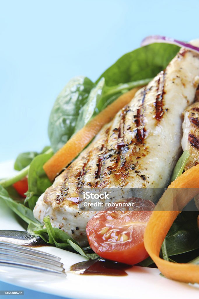 Курица и салат со шпинатом - Стоковые фото Бальзамический уксус роялти-фри