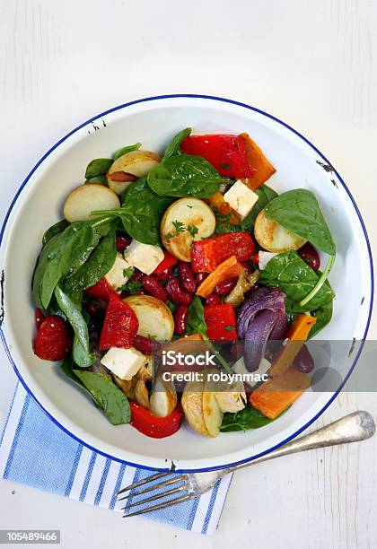 Insalata Di Fagioli E Verdure - Fotografie stock e altre immagini di Melanzana - Melanzana, Ricette di patate, Scodella