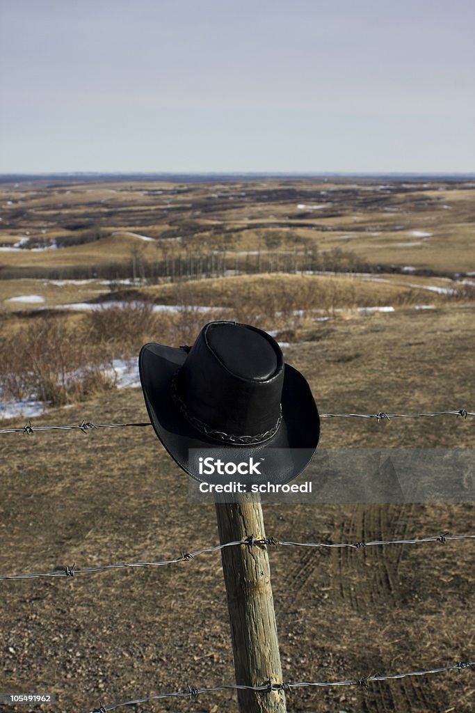 Cowboy-Hut auf der prairie - Lizenzfrei Anhöhe Stock-Foto