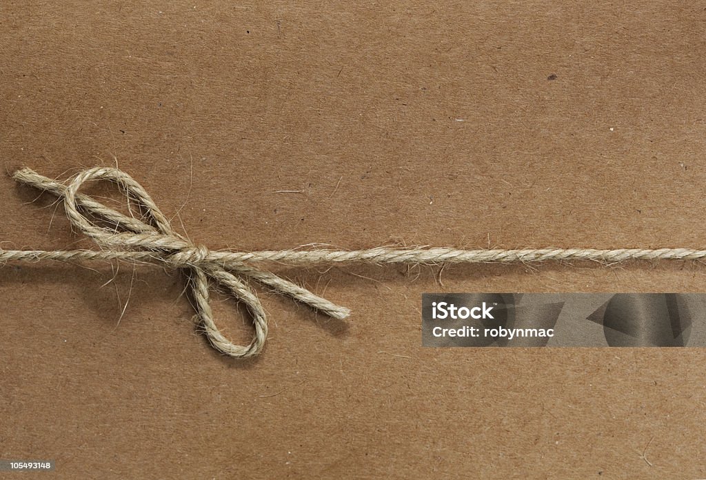String amarrado em papel reciclado - Foto de stock de Corda royalty-free