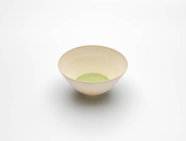 зеленый чай в керамической миске - japanese tea cup стоковые фото и изображения