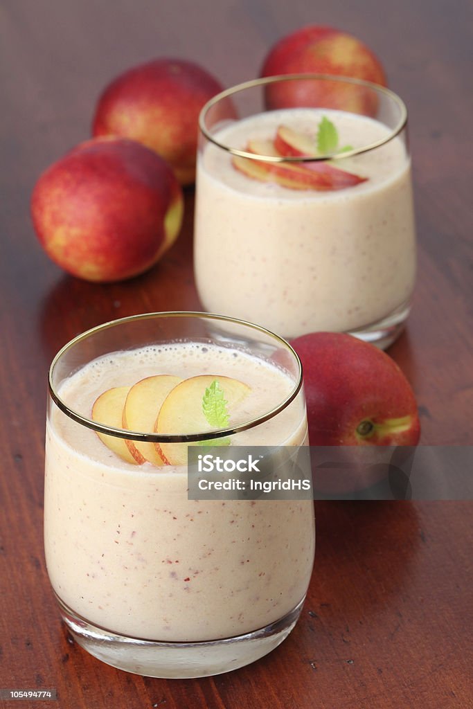 Nectarine milk shake - Photo de Aliment en portion libre de droits