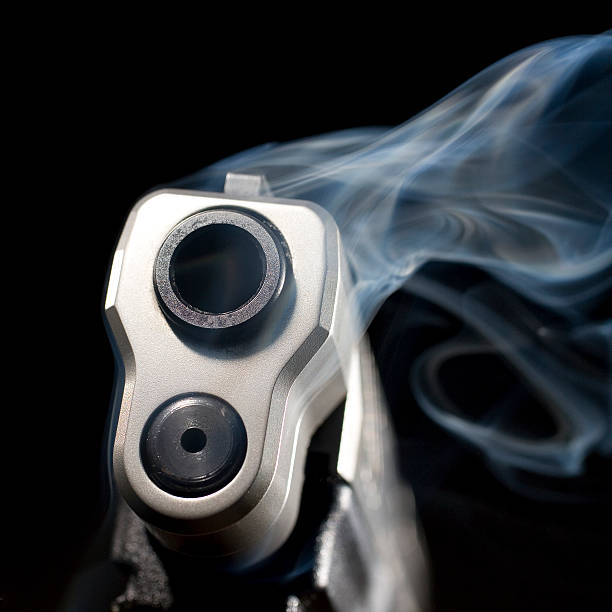 arma de fumar - handgun gun blue black imagens e fotografias de stock