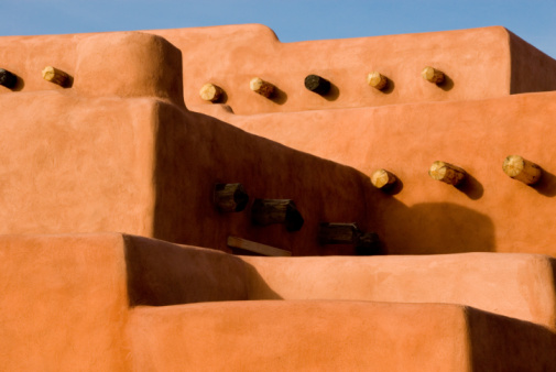 Pueblo de Taos, New Mexico, USA: in these adobe houses the access to the higher floors is via ladders, which in the old times could be removed in case of attack by the Ute or Navaho Indians - North Pueblo - UNESCO world heritage - photo by M.Torres