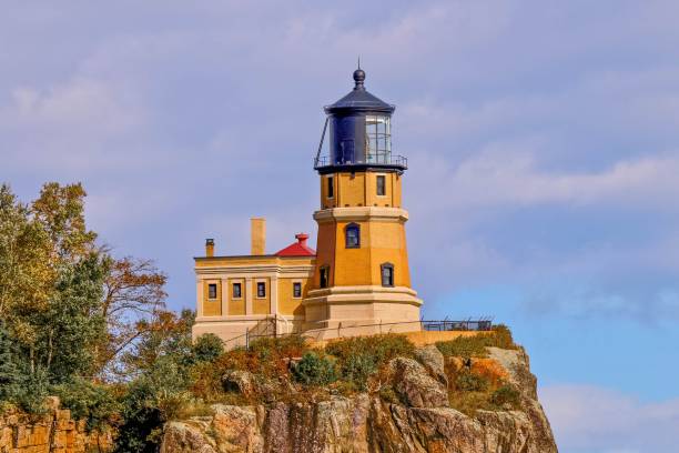 split rock-vuurtoren in noord minnesota - split rock lighthouse state park stockfoto's en -beelden