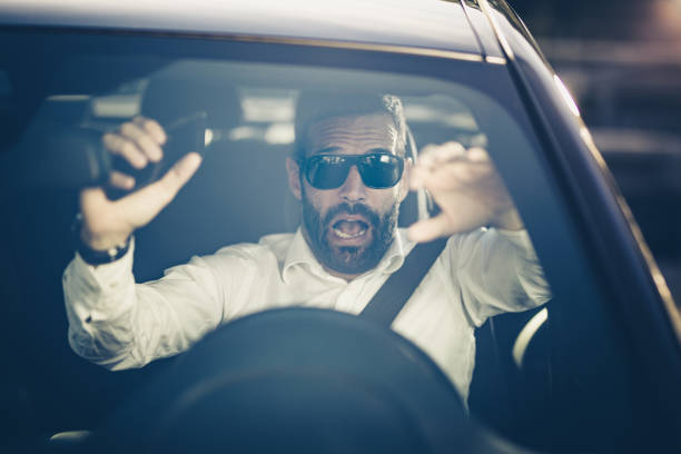 ¡oh dios mío, voy a estrellar! - driving car distracted accident fotografías e imágenes de stock