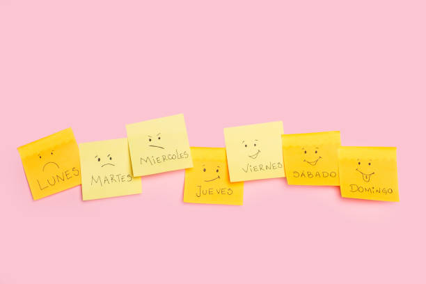 istock Little papers with the days of the week 1055029234