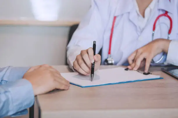 Photo of Doctors and patients Inquire and record patient illness information.