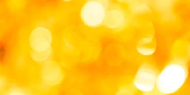 sfocatura astratta incandescente colore giallo sfondo panoramico con doppia esposizione bokeh luce per felice anno nuovo e buon natale festa festival design elemento concetto - sfondo giallo foto e immagini stock