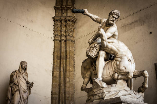 hércules y el centauro nessus, loggia dei lanzi, florencia - piazza della signoria fotografías e imágenes de stock
