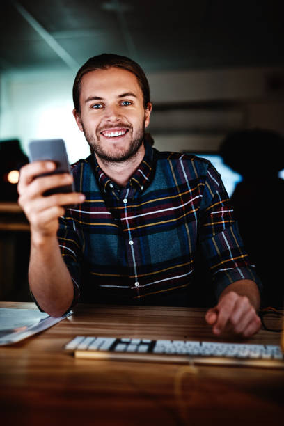 istock Late night texts to my colleague to get the work done 1055085190