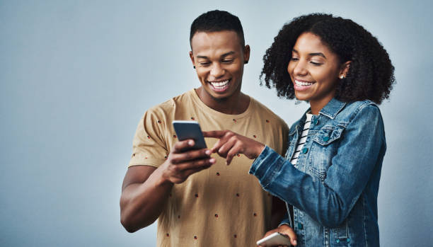 cómo parejas milenarias mantienen su conexión - couple african descent africa human relationship fotografías e imágenes de stock