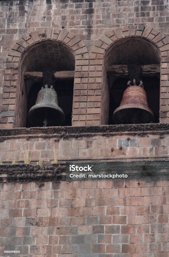 Detalle De Arquitectura De Campanas De Iglesia Católica Colonial Foto de stock y más banco de imágenes de Altar - iStock Detalle De Arquitectura De Campanas De Iglesia Católica Colonial Foto de stock y más banco de imágenes de Altar - iStock