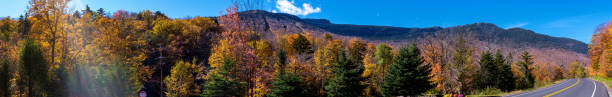 vista panorámica de una escena de otoño - adirondack mountains fotografías e imágenes de stock