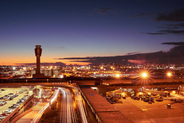 l'aeroporto internazionale di phoenix sky harbor ha visto aumentare il numero totale di passeggeri del 2,1% a maggio,18, rispetto allo stesso mese dell'anno precedente. - phoenix arizona scottsdale sunset foto e immagini stock