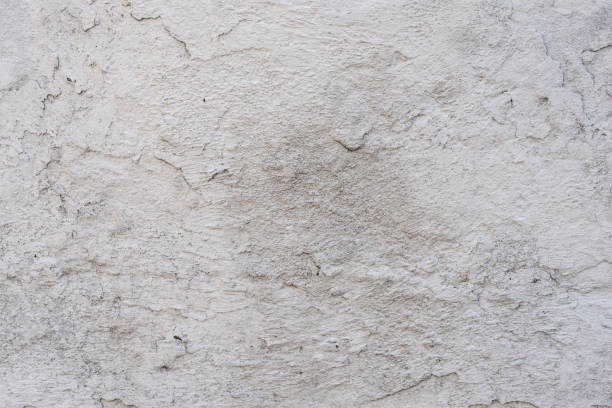 istock Wall fragment with attritions and cracks 1055197538